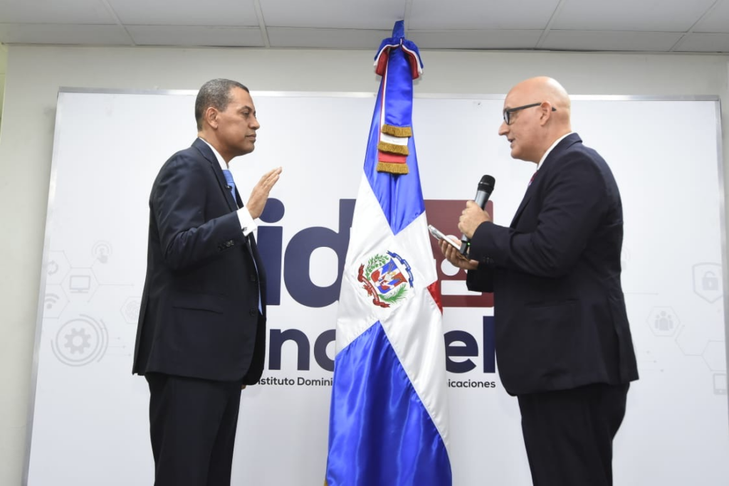 Ministro de Economía juramenta a Guido Gómez Mazara como presidente del Indotel