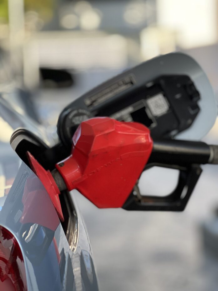 Gobierno mantiene subsidio a combustibles con más de 300 millones de pesos para seguir evitando su aumento