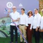 Presidente Luis Abinader y Wellington Arnaud, director del INAPA, inauguran Acueducto Múltiple Guanuma-Los Botados, provincia Monte Plata