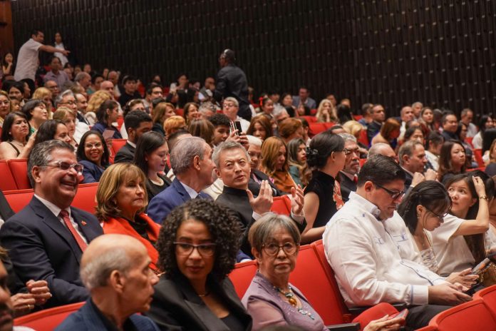 La Embajada de la República Popular China celebró el 75º Aniversario de la fundación de esa nación