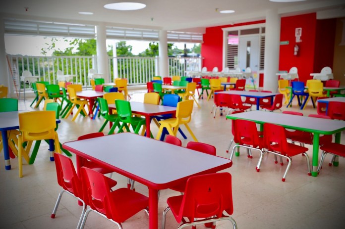 Presidente Abinader inaugura dos escuelas que benefician a 1,600 estudiantes y un CAIPI con capacidad para 250 niños y niñas en SDN