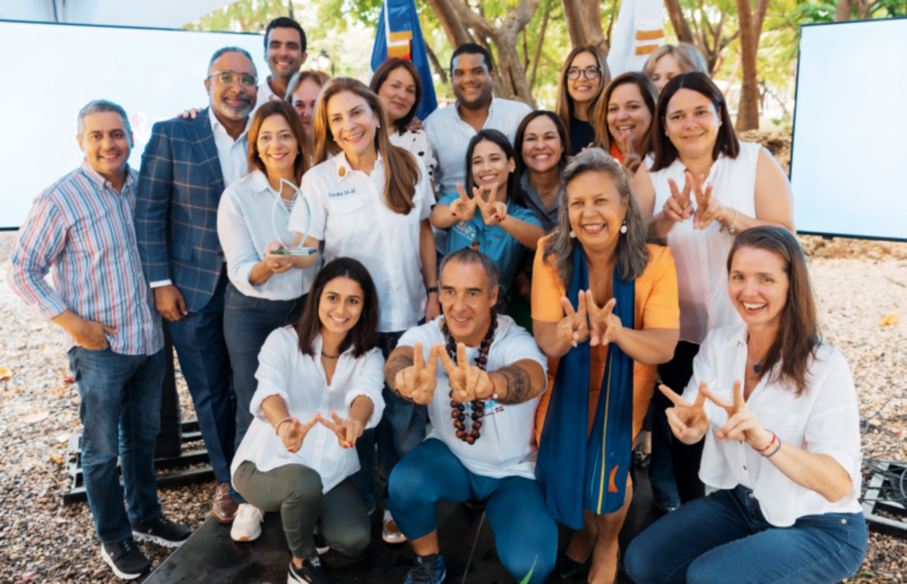 Carolina Mejía recibe premio por ser la alcaldesa que más promueve el bienestar