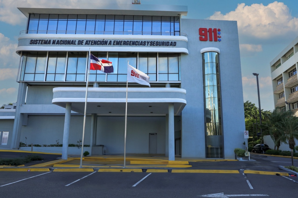 Sistema 911 coordina asistencia en accidente ocurrido en un local comercial en Azua