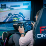 Empleados del Banco Popular disfrutan la experiencia de Fórmula 1 con el simulador de Oracle Red Bull Racing
