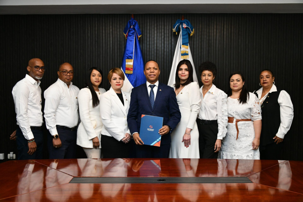 INTRANT firma Carta Compromiso para implementar modelo de integridad y anticorrupción 