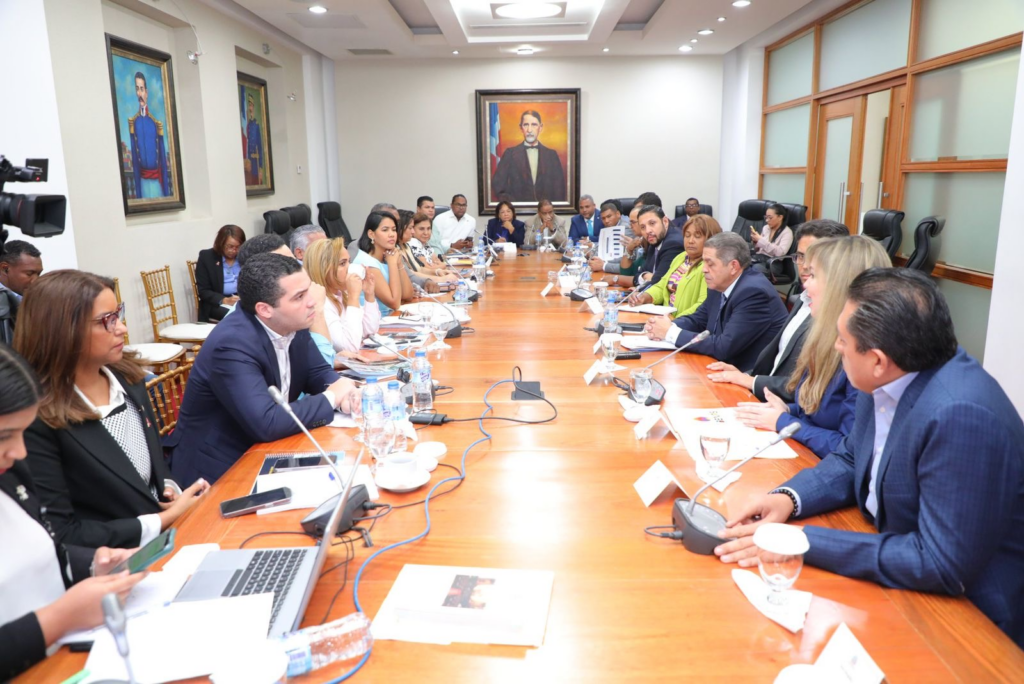 Diputados escuchan propuestas de siete sectores sobre proyecto de Modernización Fiscal