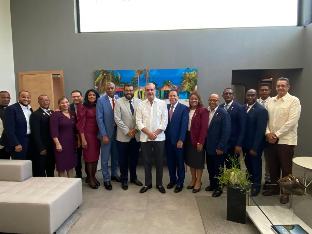 Presidente Luis Abinader dispone tratamiento igualitario y respetar exención a las iglesias