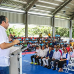 El INEFI entrega moderno polideportivo y utilerías deportivas en escuelas Elías Piña