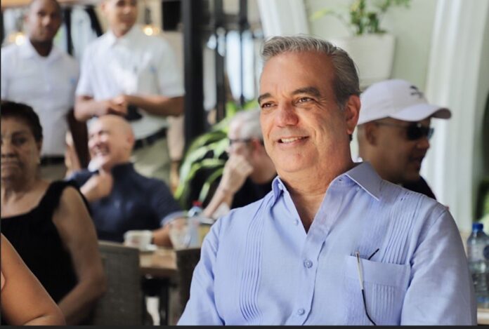 Presidente Abinader retoma actividades de fin de semana.
