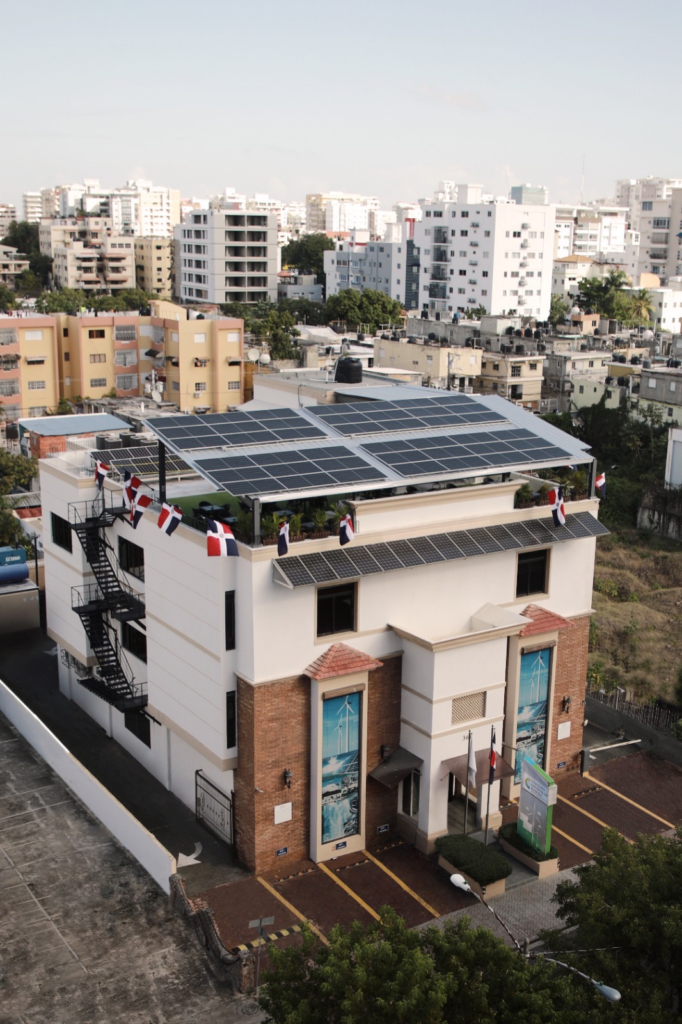 CNE modifica resolución para impulsar proyectos de energía renovable con almacenamiento