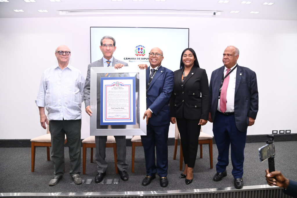 Cámara Diputados reconoce al teniente general retirado del Ejército, Díaz Morfa, por su extraordinaria y destacada carrera militar en favor del Estado 