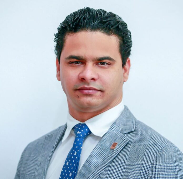 Con 35 años, el abogado César E. Rodríguez busca convertirse en el miembro titular más joven ante la Junta Central Electoral.