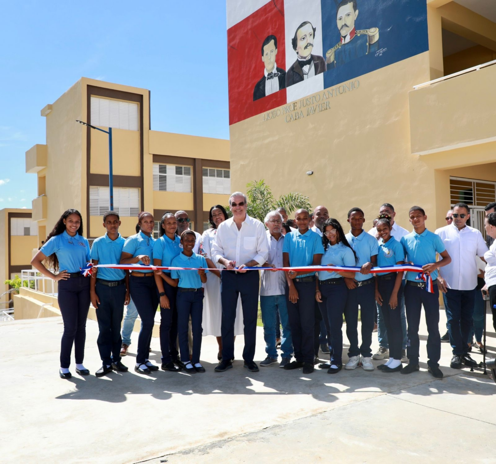 Presidente Abinader anuncia construcción de 4 mil nuevas aulas adicionales para el año 2025; Actualmente se construyen 1,600 para educación inicial