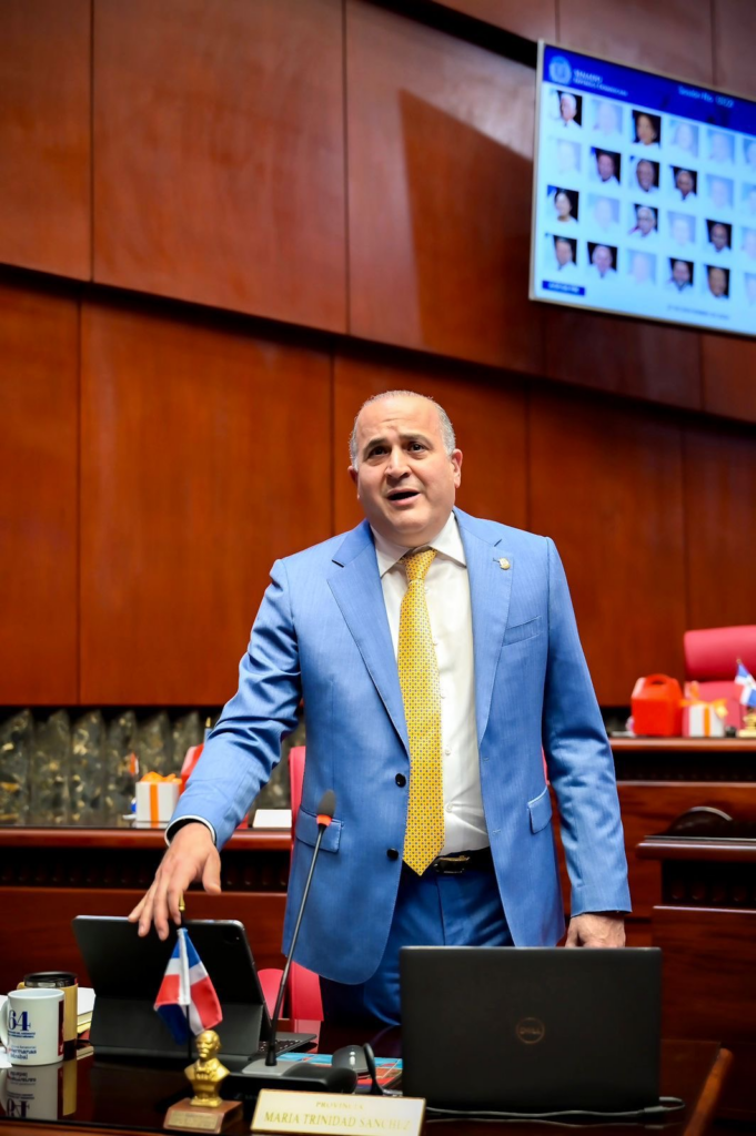 Senador Alexis Victoria propone modificación de ley de exoneración de vehículos para legisladores para evitar uso desproporcionado