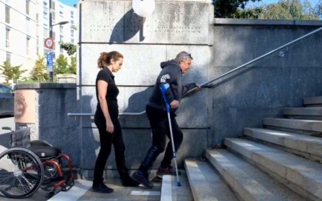 Dos pacientes con lesiones medulares vuelven a caminar gracias a un implante cerebral que estimula el hipotálamo