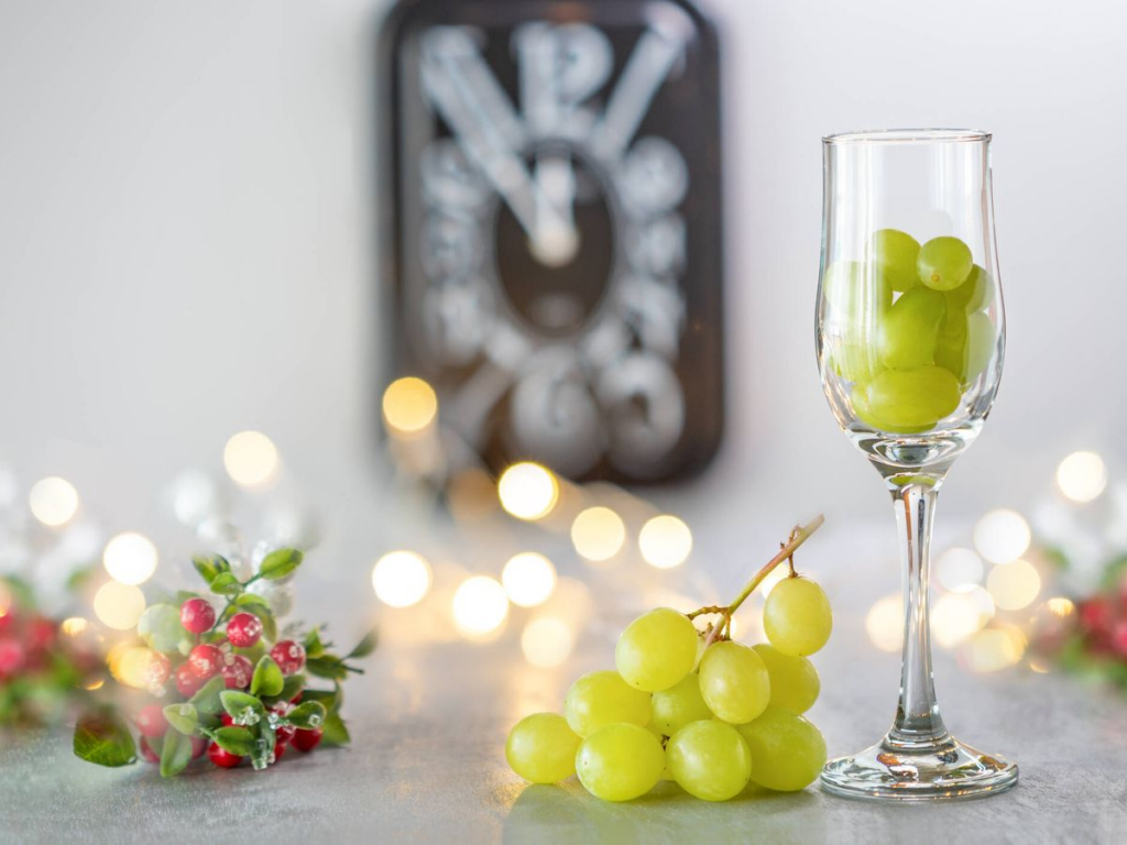 La tradición de las 12 uvas en Nochevieja: Historia, simbolismo y presencia en Latinoamérica
