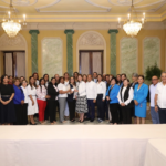 Vicepresidenta Raquel Peña inicia entrega de bonos navideños a juntas de vecinos de todo el país a través de gobernaciones provinciales