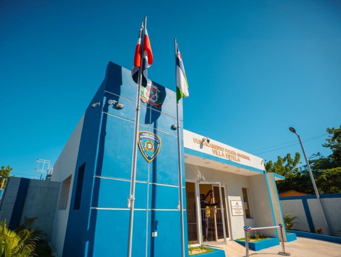 Ministro Paliza inaugura destacamento policial en Barahona; destaca disminición significativa de homicidios en el país