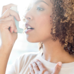 Revolución en el tratamiento del asma: una nueva inyección reduce el uso de esteroides en un 30%