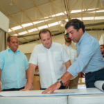 Paliza y Mejía recorren mercados de la Duarte y Villas Agrícolas; planifican su readecuación