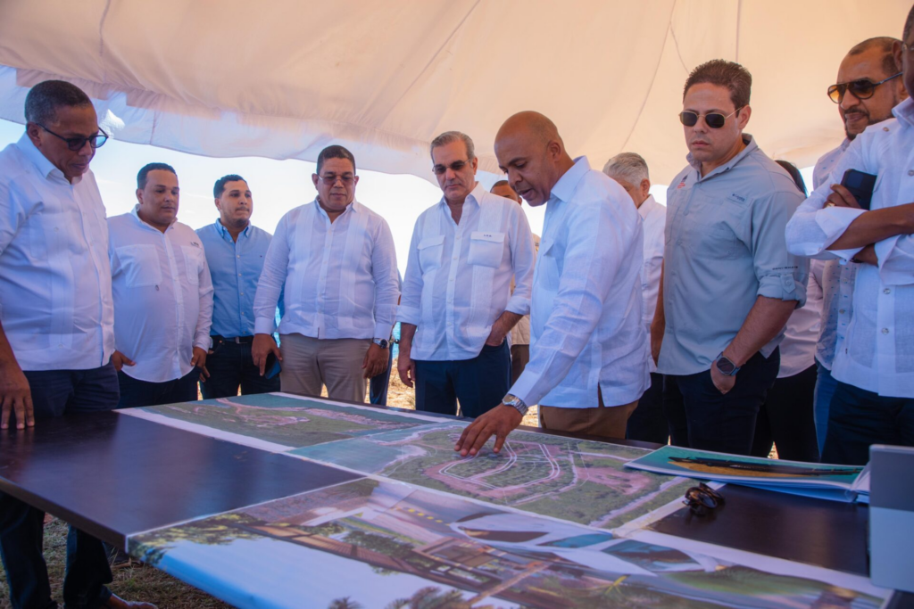 Presidente Abinader pasa revista a proyectos y obras en Barahona; Se reúne con empresarios e inversionistas.