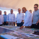Presidente Abinader pasa revista a proyectos y obras en Barahona; Se reúne con empresarios e inversionistas.