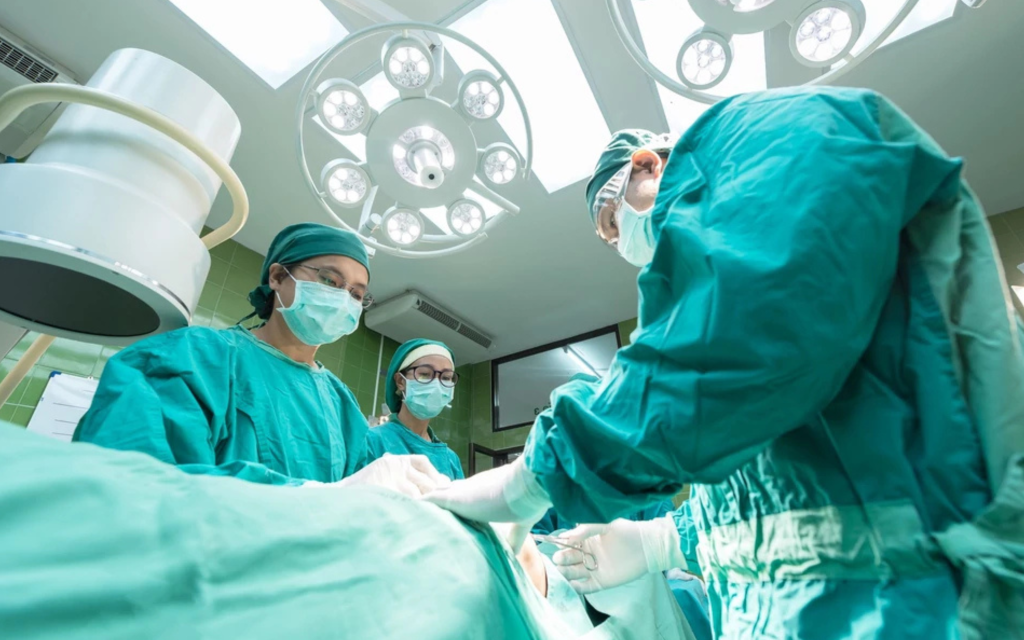 Corazón artificial logra la recuperación de una niña y evita un trasplante