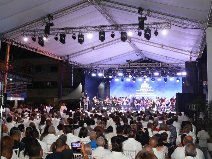 Presidencia y Propeep cierran festividades navideñas con espectacular concierto de la Orquesta Filarmónica de Santo Domingo en Mao