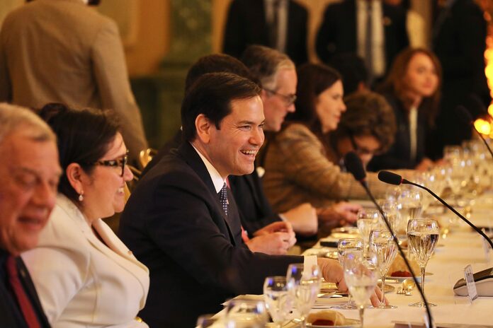 Presidente Abinader y secretario de Estado Norteamericano, Marco Rubio encabezan reunión de trabajo con delegaciones