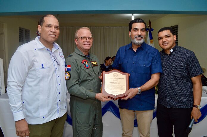 Reconocen a Juan José Rojas por sus aportes al Desarrollo comunitario.
