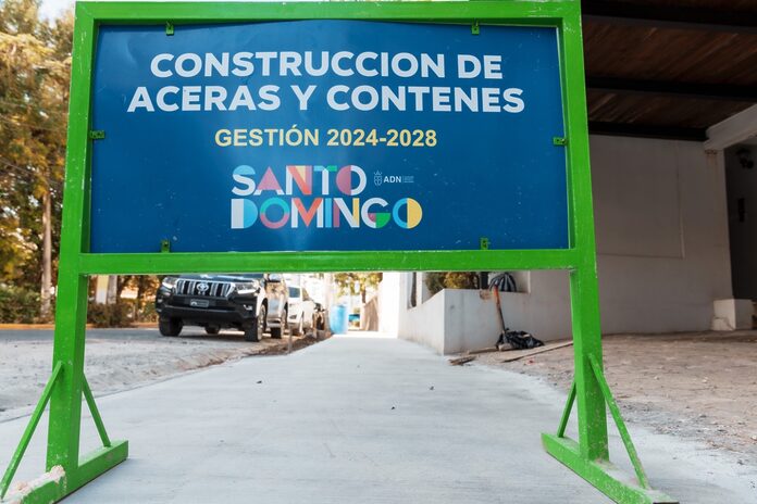Alcaldía del DN continúa programa de construcción de aceras y contenes en Serrallés y Mata Hambre