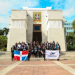 Departamento Aeroportuario rinde honor a héroes de la Patria con ofrenda floral
