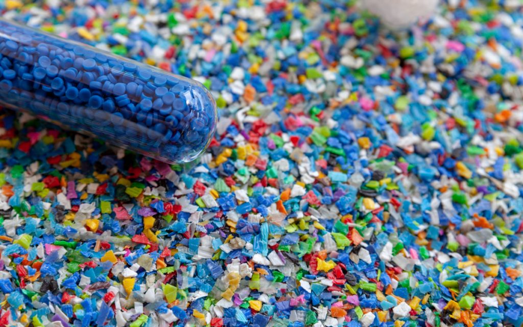 Crean un plástico duradero y reciclable, el primero de su tipo