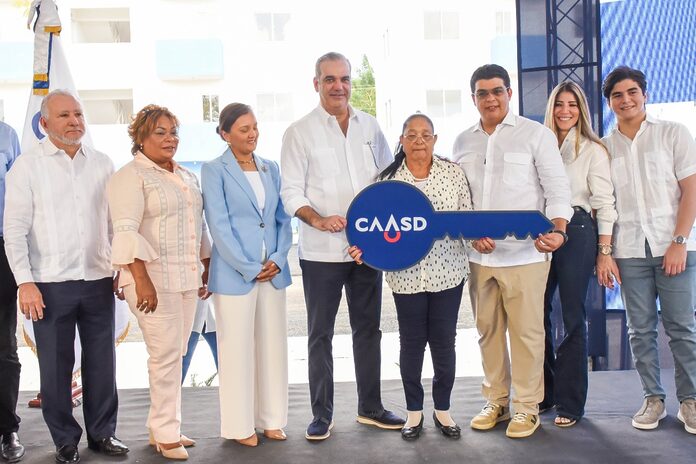 Presidente Abinader entrega 144 apartamentos de un total de 344, para reubicación de familias desplazadas del proyecto de saneamiento pluvial y sanitario de la cañada de Guajimía