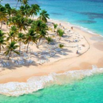 ¿Por qué el mar cambia de color? La ciencia detrás de los tonos del agua en las playas dominicanas