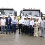 Wellington Arnaud trata con sectores de provincia Espaillat proyecto de agua y saneamiento; entrega dos camiones a Coraamoca
