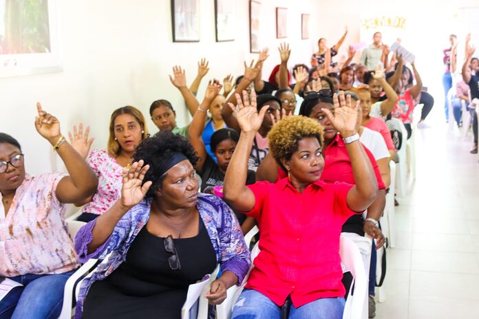 Fundación AES Dominicana apadrina mujeres de Boca Chica y otras comunidades para que sean emprendedoras