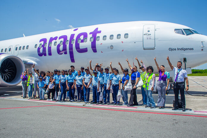 Arajet promueve que niños y jóvenes incursionen en la aviación con programa “Piloto por un día”