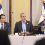 Presidente Luis Abinader reconoce a médicos forenses por histórica labor en tragedia del Jet Set