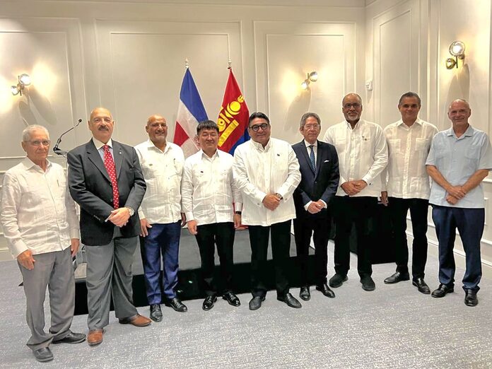 Cónsul Honorario de Mongolia en el país ofrece cóctel al Sr. Zoljargal Seseer con motivo de la Presentación de sus Cartas Credenciales como Embajador de Mongolia concurrente ante la República Dominicana