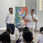 Red Nacional de Líderes sigue impactando jóvenes con la charla: “Vence el Miedo y Transforma tu Futuro” a cargo del comunicador Yuri Rodriguez