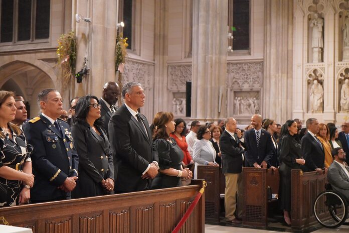 Consulado Dominicano en Nueva York Rinde Homenaje a las Víctimas de la Tragedia del Jet Set en Solemne Misa en la Catedral de San Patricio