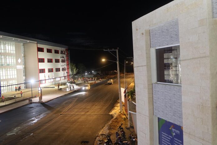 EDEESTE refuerza trabajos de readecuación y alumbrado en sector Romana del Oeste.
