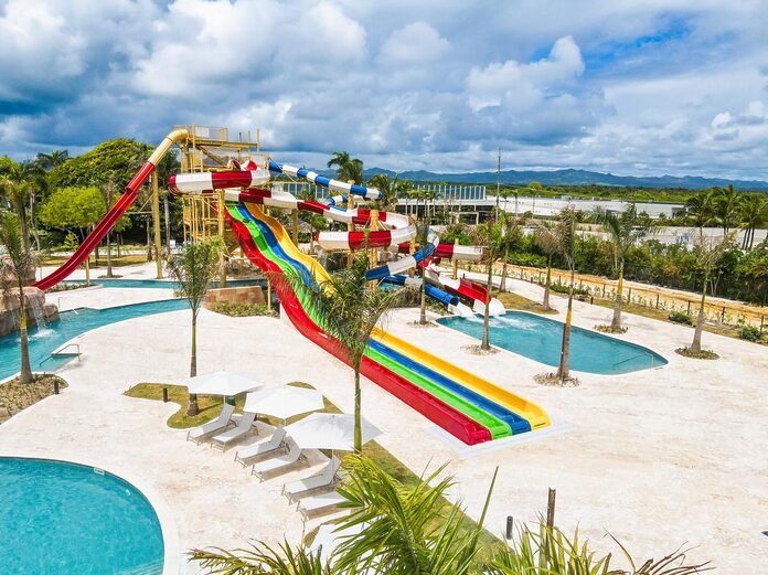 Wyndham Alltra Punta Cana abre oficialmente su nuevo parque acuático Splash Island