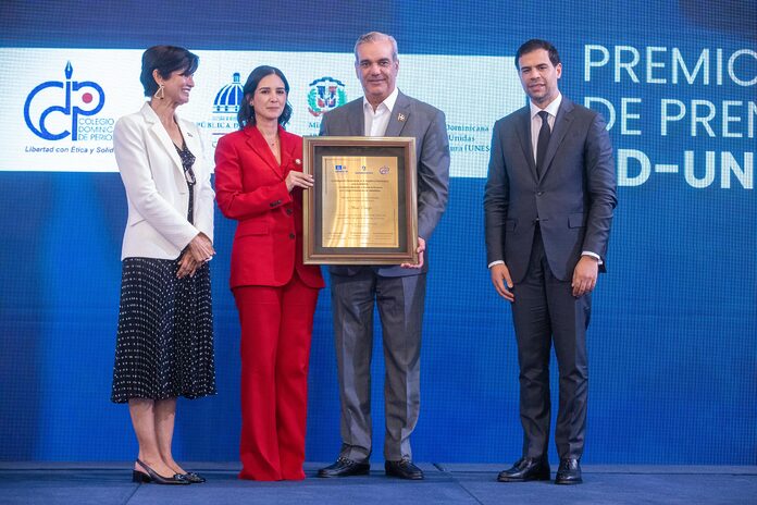 Alicia Ortega es reconocida con el Premio a la Libertad de Prensa-Periodista RD-Unesco