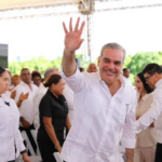 Presidente Abinader inaugurará nuevo recinto de la UASD, escuela y asfaltado de calles en Constanza; también inaugurará tres naves industriales en Santiago y entregará títulos de propiedad