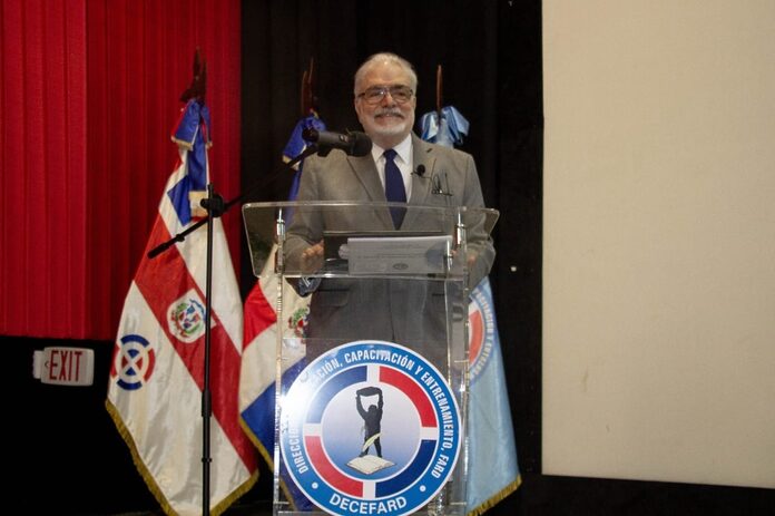 MORALES LAMA OFRECE CONFERENCIA MAGISTRAL EN LA ESCUELA  DE GRADUADOS DE LA FARD 