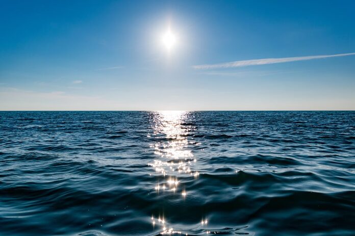 Cinco océanos, un solo planeta azul: claves para entender la inmensidad marina de la Tierra