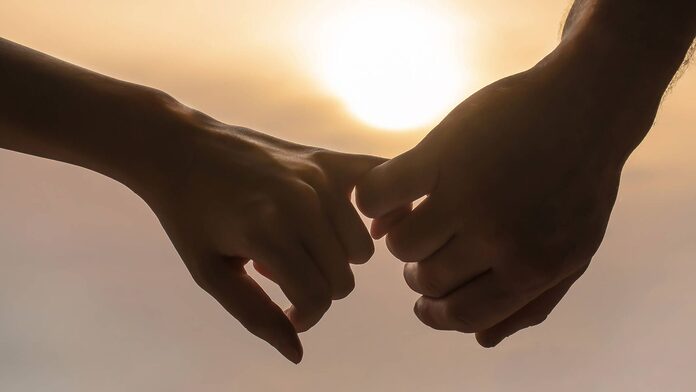La monogamia, una elección humana que fortalece el amor y la vida