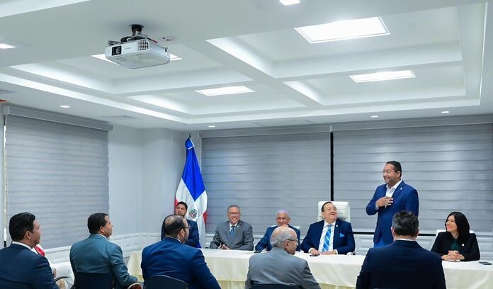 AUTORIDADES DEL CONADIS Y SENADORES SOCIALIZAN PROYECTOS Y POLÍTICAS EN FAVOR DE PERSONAS CON DISCAPACIDAD